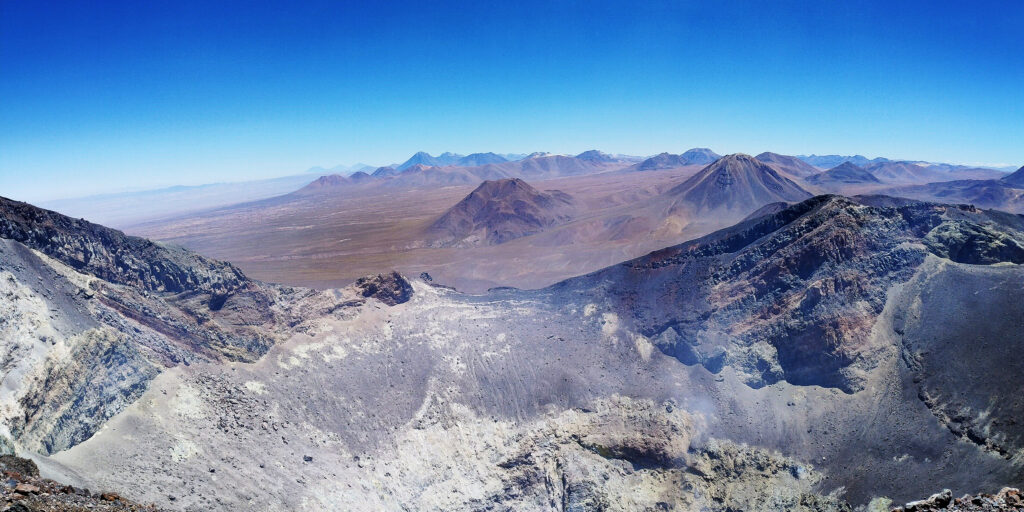Vista do alto do vulcão Lascar