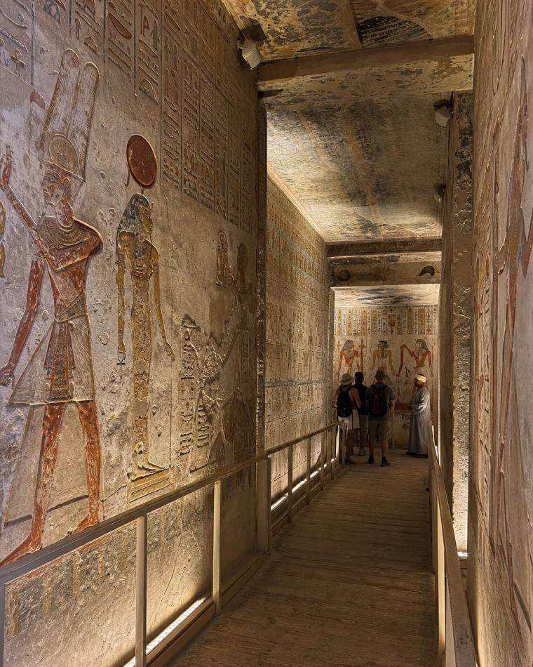 tumba-vale-dos-reis-luxor-egito Viajar para o Egito - Interior de uma tumba no Vale dos Reis em Luxor, no Egito